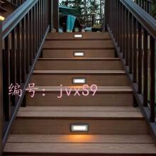 츲